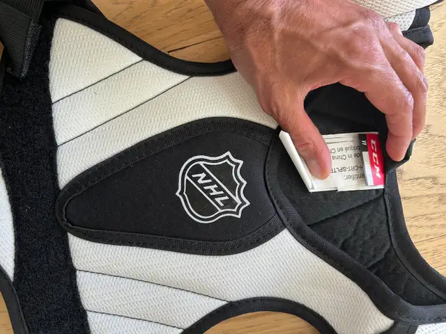 Kids Hockey Equipment in Hockey in Calgary - Image 3