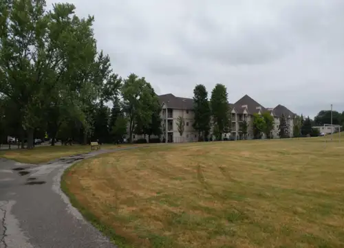 This beautiful condo (2 beds and 1 full bath) adjacent to a tranquil park is welcoming a responsible...