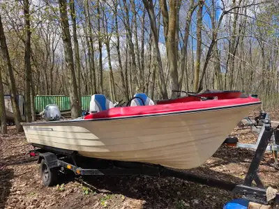 Bateau 16 pieds en fibre très propre et en très bonne condition. Moteur Honda 35hp avec trim électri...