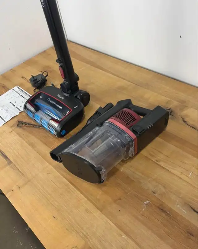 Shark Vertex Pro Cordless Vacuum in Vacuums in City of Toronto - Image 4