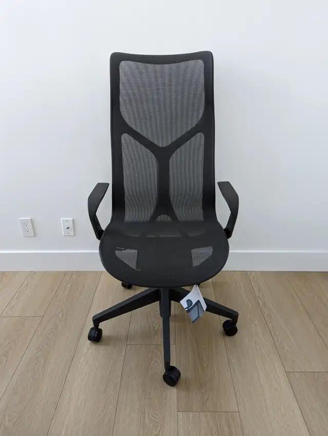 Herman Miller Cosm Mesh Office Chair - Graphite, High-Back in Chairs & Recliners in City of Toronto - Image 9