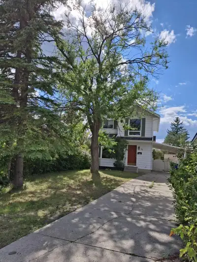 Beautiful 3 Bedrooms 2 Storeys House in Edgemont for Rent House has main floor, upper floor, and bas...