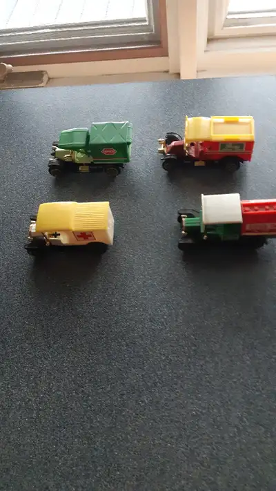 4 Petite Voiture de collection en plastique, View more