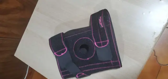 Physix Gear sport knee Brace in Health & Special Needs in Oshawa / Durham Region - Image 2