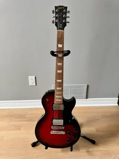 Gibson Les Paul Studio – Barely Used – Hard Case, View more