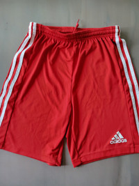 Short Adidas / garçon / Large / 13-14 ans / comme neuves!