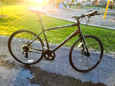Great hybrid bike, rides great, nothing to do Size M/L gravel, dual sport, commuter, city, mountain,...