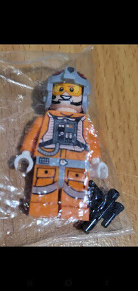 Lego Star Wars Snowspeeder Pilot minifigure. comes in set 75074