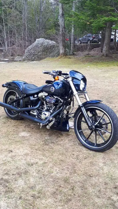 Breakout 2013 stage 1 46000km condition impeccable beaucoup d'ajouts les trois huiles changer tout l...