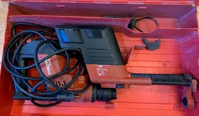 perforateur_ et dépoussiéreur_ hilti_, View more