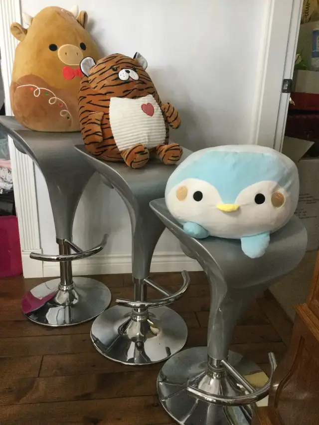 Chrome/Acrylic Contemporary  Bar Stools - Set Of 3 in Chairs & Recliners in Penticton - Image 10