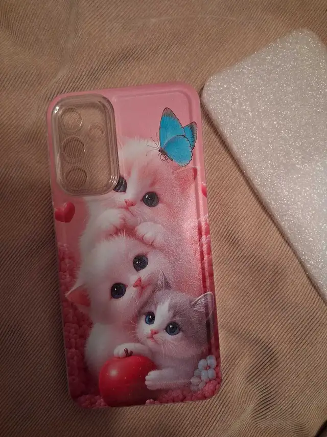 Galaxie A15 - New: Too Small for My New Cell Phone, Minions Cat