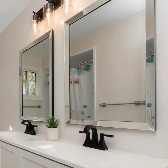 bathroom light  in Indoor Lighting & Fans in Mississauga / Peel Region - Image 3
