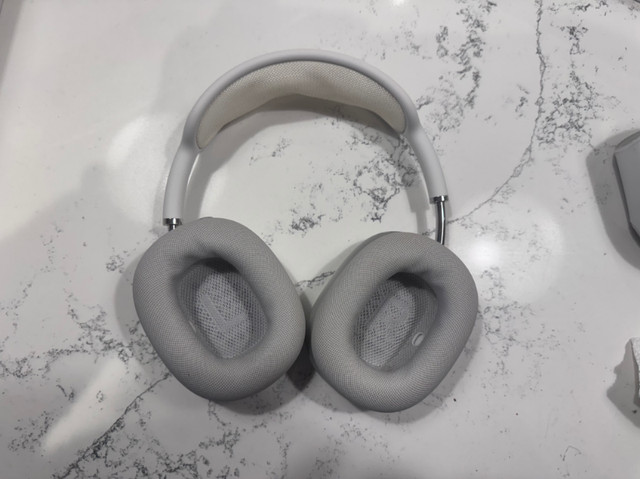 Apple AirPods Max (White) – Hardly Used, Box Included! in General Electronics in Cambridge - Image 3
