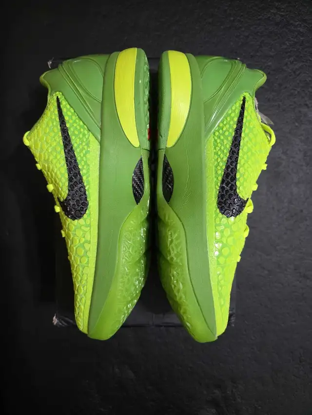 Kobe 6 Protro Grinch size 8 in Men's Shoes in Mississauga / Peel Region - Image 5