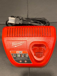 Milwaukee Chargeur M12 brand new 