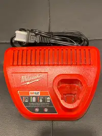 Milwaukee Chargeur M12 brand new 