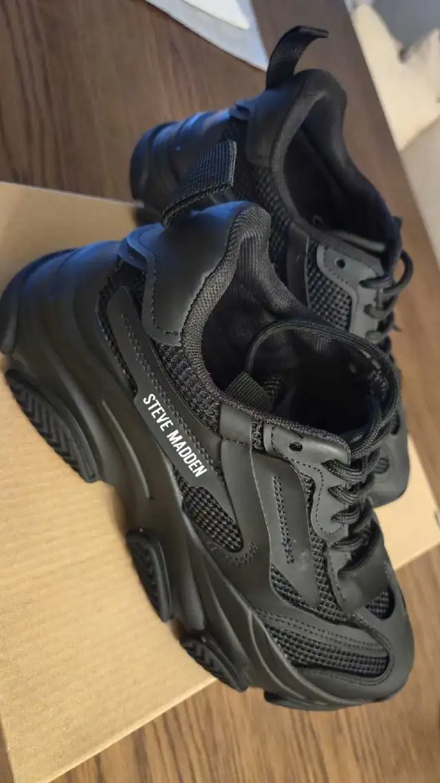 Steve Madden Possess Black Sneakers size 6M