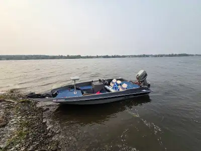 Bass boat in reasonable condition 75hp suzuki motor in great condition. trolling motor needs work. N...