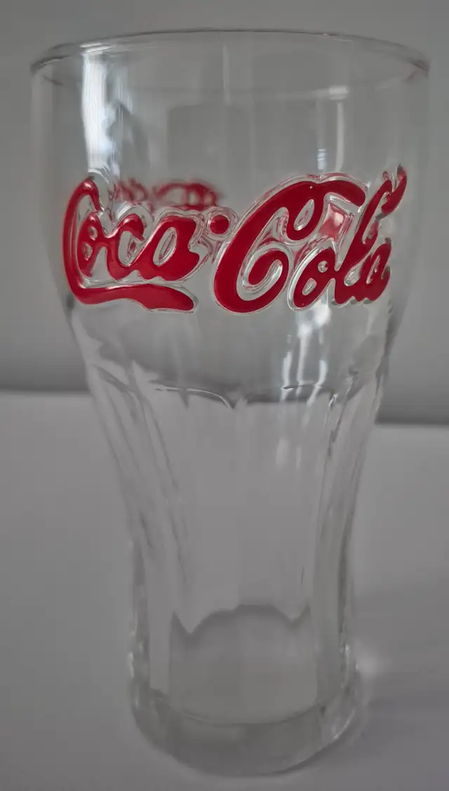 Classic Coca-Cola Glass - Mint Condition in Arts & Collectibles in Oshawa / Durham Region - Image 2