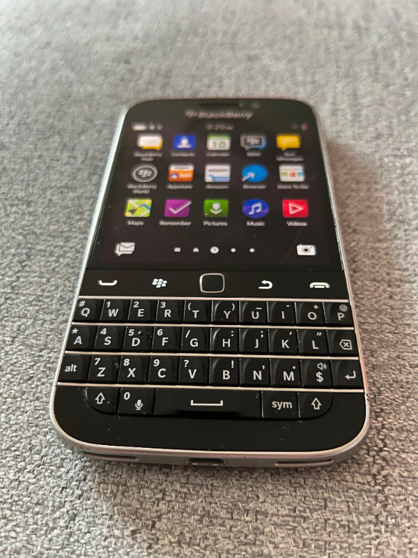 BlackBerry Classic Q20 - 16GB - Cell Phone dans Téléphones cellulaires  à Ville de Toronto - Image 2