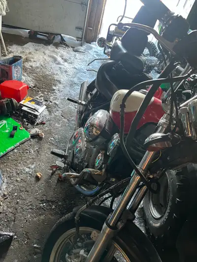 96 yamaha viriago 1100 ran before winter needs battery battery terminal and fuse and a headlight bul...