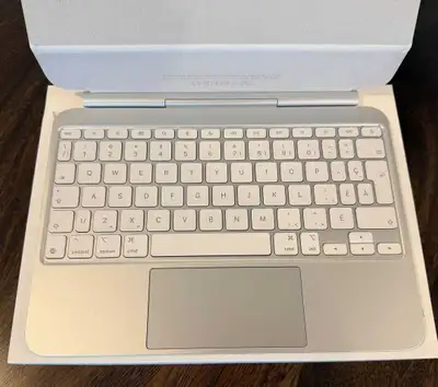 Magic keyboard iPad M4, M5, View more