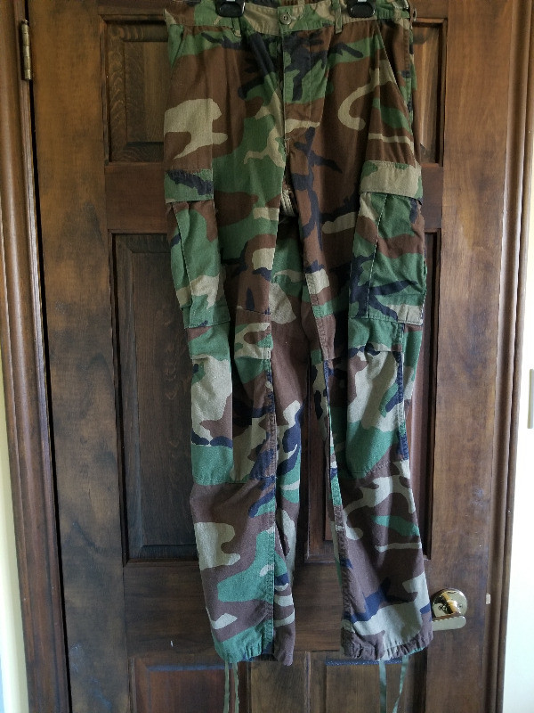 Men's/Youth Pants American Eagle, Roots, Levi  27 - 30W in Men's in Peterborough - Image 2