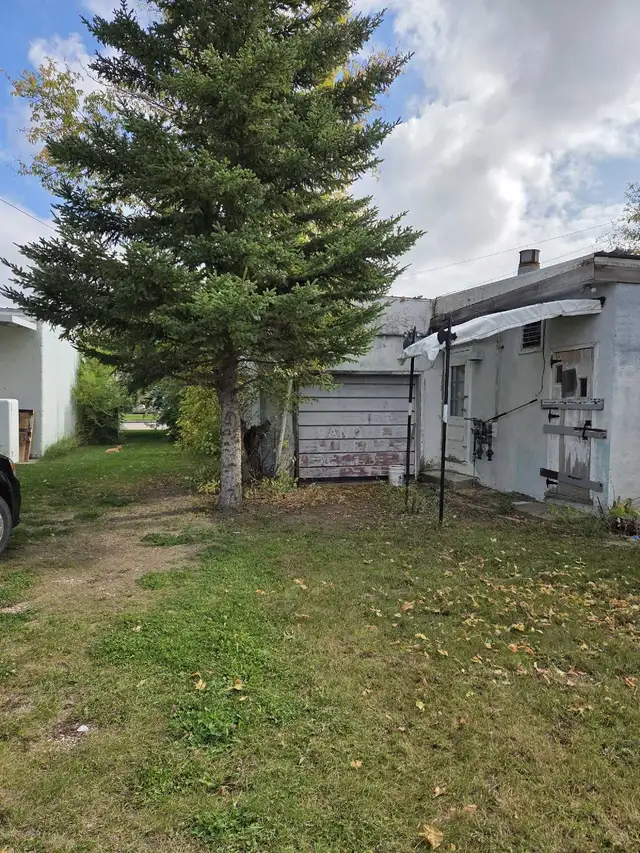 Restaurant & home for Sale in Commercial & Office Space for Sale in Saskatoon - Image 8