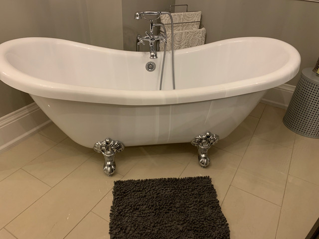 Stand along bath tub  in Bathing & Changing in Markham / York Region