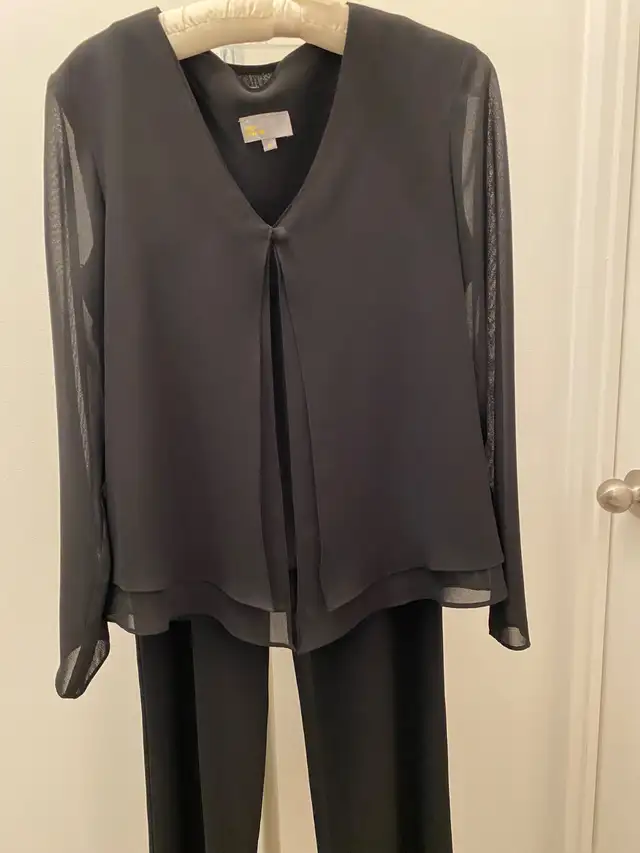 Elegant 3 Piece Evening Outfit - Timeless Design in Women's - Dresses & Skirts in City of Toronto - Image 5
