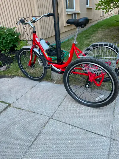 EVO Latitude G2 three wheeler bike in excellent condition, asking $675