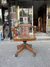 Chaise de bureau antique 