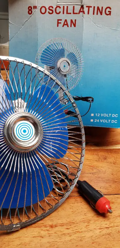 Petite fan pour l'auto branche sur l'allume feu neuf 8 " 12 volt Oscille Aussi disponible sur la riv...