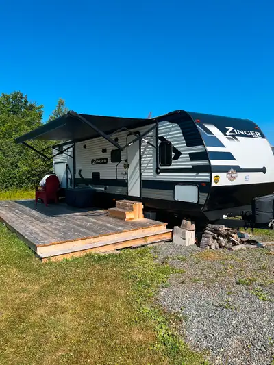 Excellent condition, outside kitchen