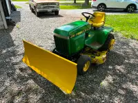John Deere 316 lawn tractor
