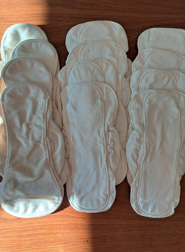 12 Grovia cloth diaper inserts and 1 cover in Bathing & Changing in City of Toronto - Image 3