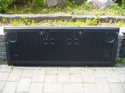 Panneau protecteur de tail gate neuf pour Ford F150 . Peu servir aussi a protéger bas de mur de gara...