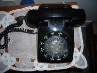 TÉLÉPHONE À CADRAN DES ANNÉES 1960