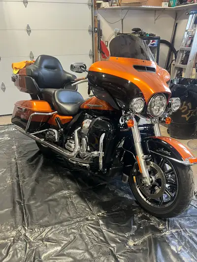 2016 ultra classic Limited Well maintained stored inside lots of extras