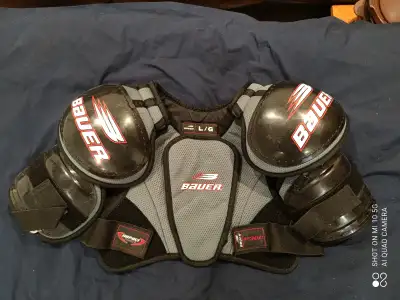 Bauer shoulder pads, in very good condition. size is L but would fit someone around 5'6" - 5'8" $25...
