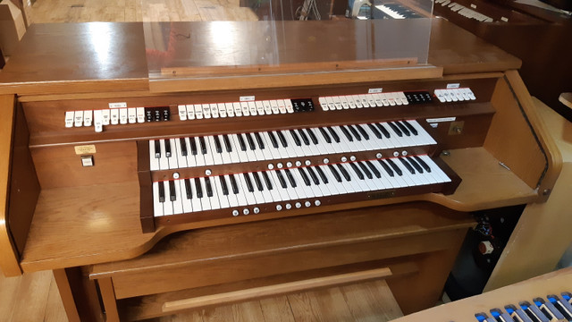 Rodgers Organ model 645 dans Pianos et claviers  à Ville d’Edmonton