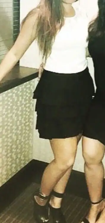 Banana Republic black tiered ruffled skirt in Women's - Dresses & Skirts in Edmonton - Image 4