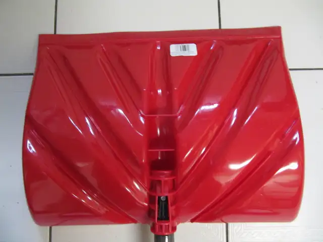 Yard Works Snow Scoop Shovels Brand New Lightweight 2pc Lot in Outdoor Tools & Storage in Mississauga / Peel Region - Image 7