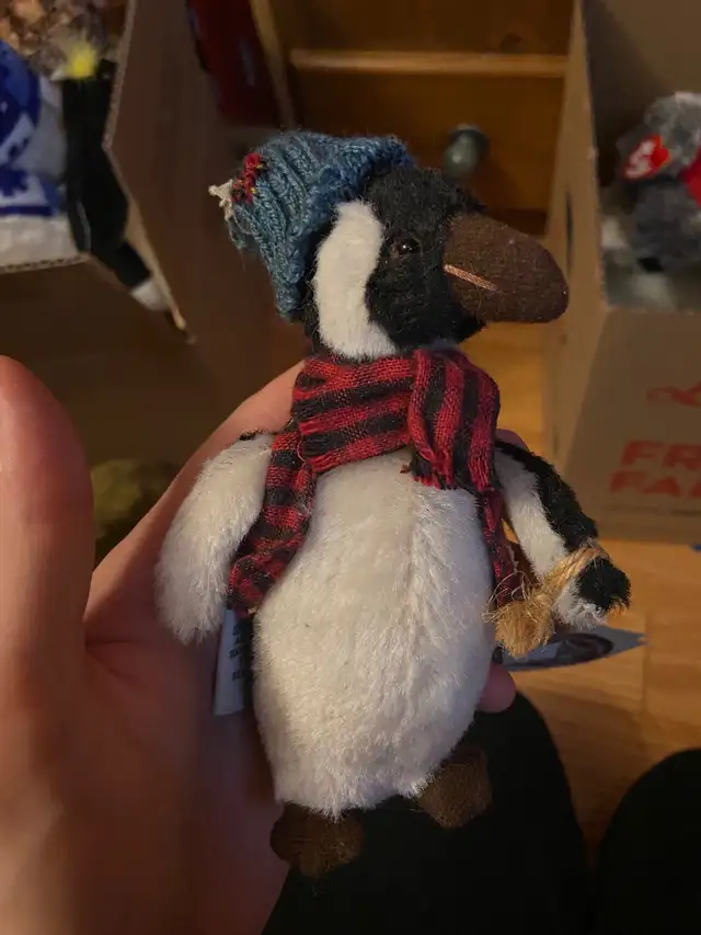 GANZ COTTAGE COLLECTIBLES - CHIEN - 5" PENGUIN - POPSICL in Arts & Collectibles in Mississauga / Peel Region - Image 2