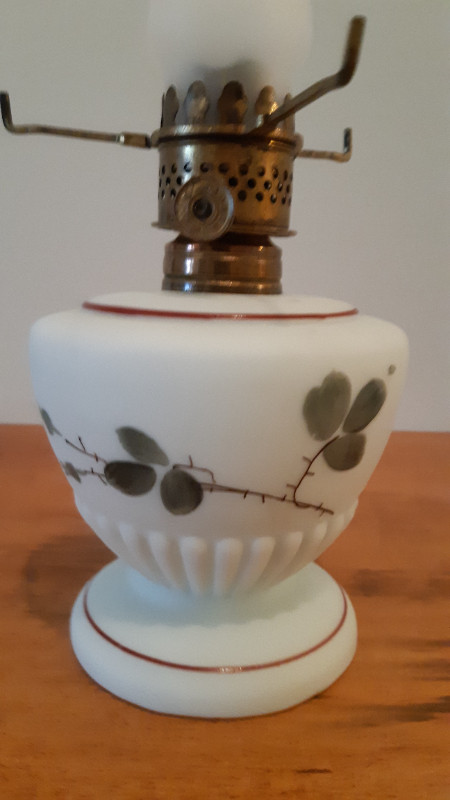 ANTIQUE MINIATURE HAND PAINTED FROSTED MILK GLASS OIL LAMP MINI in Arts & Collectibles in Ottawa - Image 4