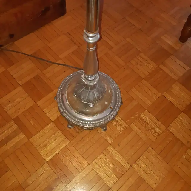 Antique lamp in Arts & Collectibles in Barrie - Image 5