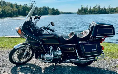 1979 Goldwing GL1000 with matching Vetter bags and trunk. All original including Cycle Sound Stereo...