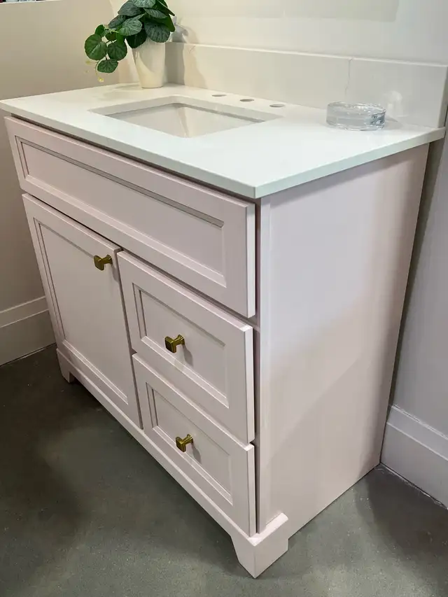 36” Bathroom vanity Pink, Stonewood ex display  in Cabinets & Countertops in Hamilton - Image 3