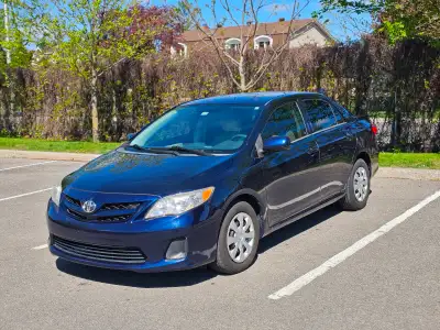 Toyota Corolla CE 2013, transmission automatique, seulement 72 000 KM, très économique sur essence 4...